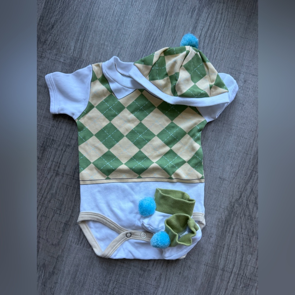 0-6m Baby Aspen Soft White Green Checks Onesie, Hat, Socks Set